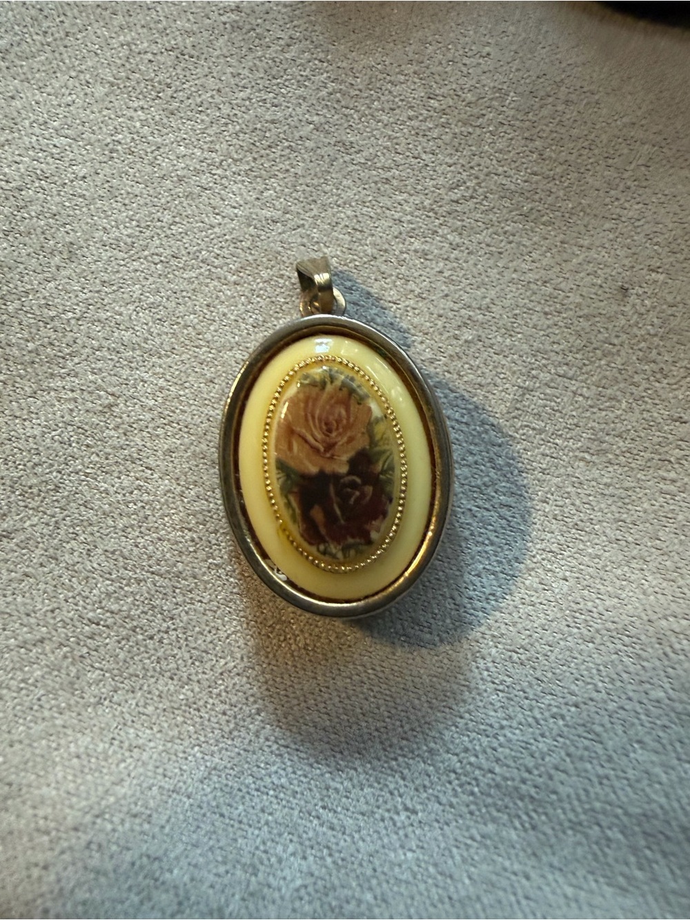 (6) Lot of Vintage Floral Cameo Jewelry. 1 locket, rings (3) and Brooches(2)